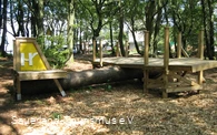 Holzflugzeug auf dem Kinderspielplatz an der Nordhelle