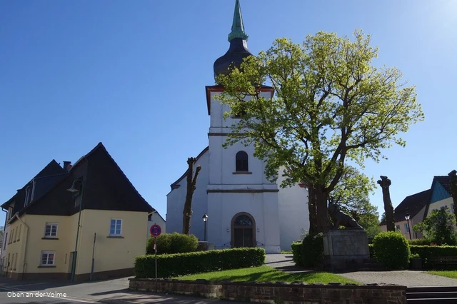 Die evangelische Magarethenkirche liegt zentral im