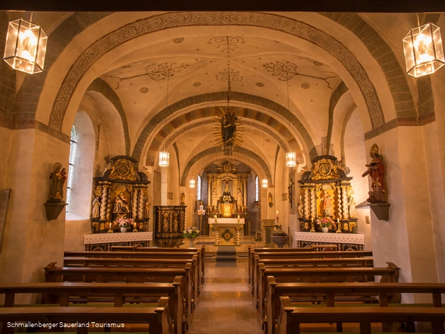 Die spätromanische Kirche in Lenne