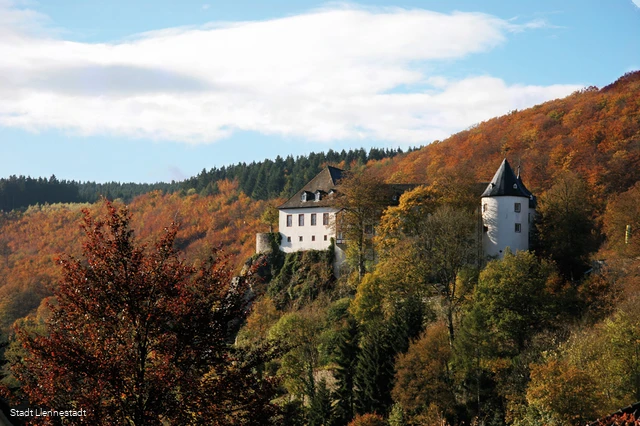 Burg Bilstein im Herbst