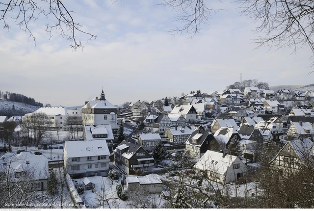 Blick auf Bad Fredeburg im Schnee.