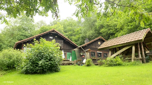 Die Eisenwaldhütte, Naturfreundehaus Siegen, ist sonntags bewirtschaftet