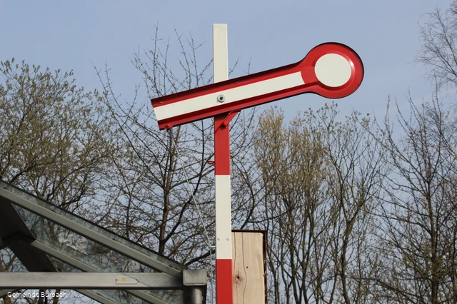 Zugsignal am Bahnhof Niederdresselndorf
