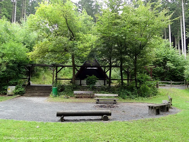 Schutzhütte am Wanderheim in Ostwig