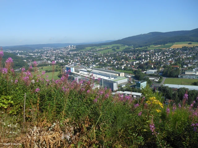 Aussicht von der "Panoramabank" auf das Ferndorftal